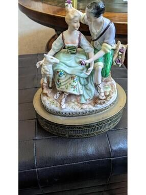 Vintage 1950s Capodimonte Style Porcelain Figurine Lamp Leviton 14” no shade